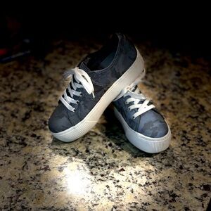 Steve Madden Gray and White Sneakers